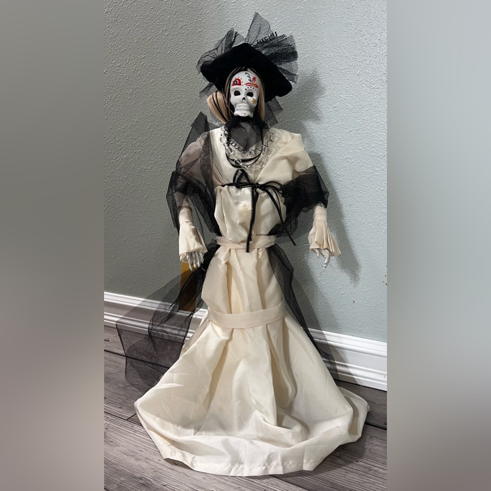 NWT Victorian Style Day of the Dead Sugar Skull Spooky Halloween Decoration 24”